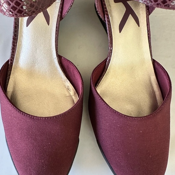 Anne Klein Red Heels with Ankle Strap and Suede Finish - Picture 12 of 12